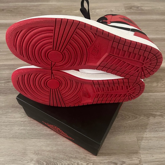 Size 11 - Jordan 1 Retro High Chicago 2013 - Picture 5 of 10